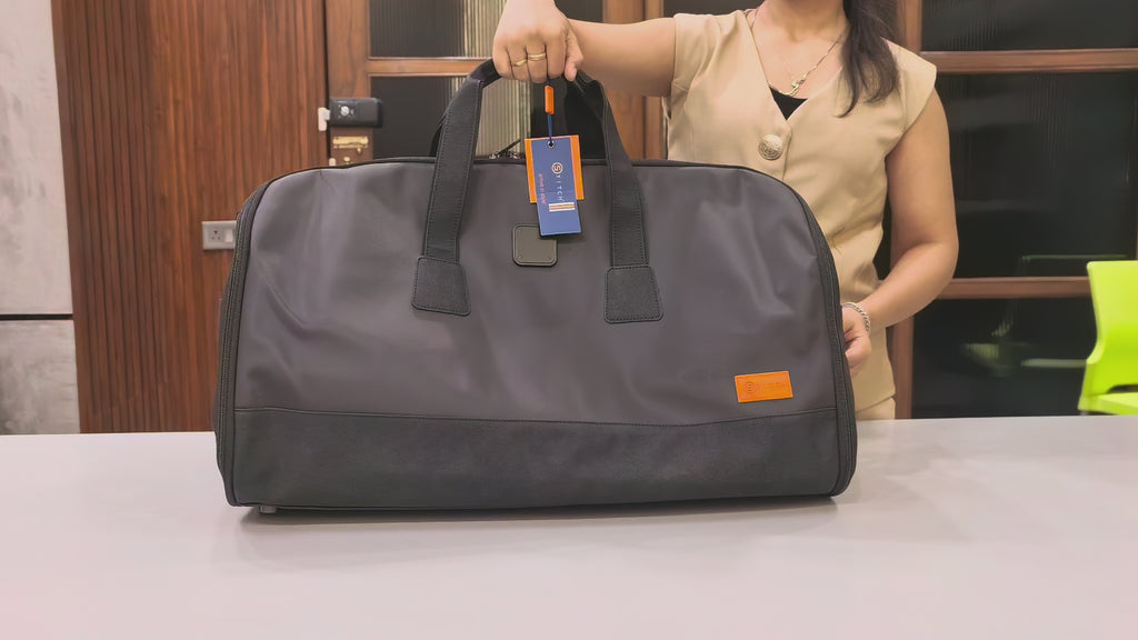 Dual purpose- Duffle + Garment Bag